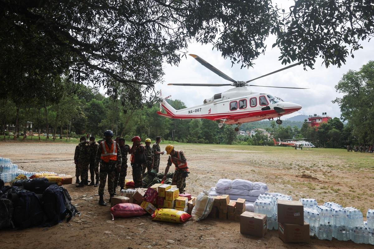 Nepal Flood Death Toll Surpasses 900 as Rescue Teams Continue Search Into Sixth Day