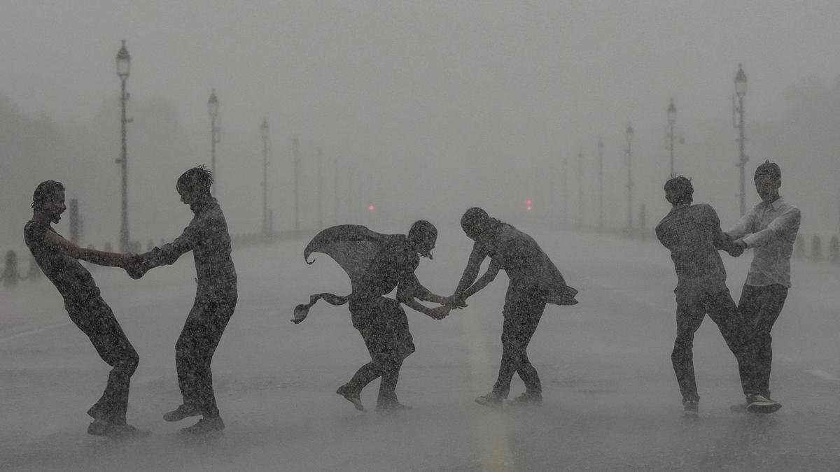 Delhi Weather Red Alert: Heavy Rains, Lightning and Strong Winds Batter Capital