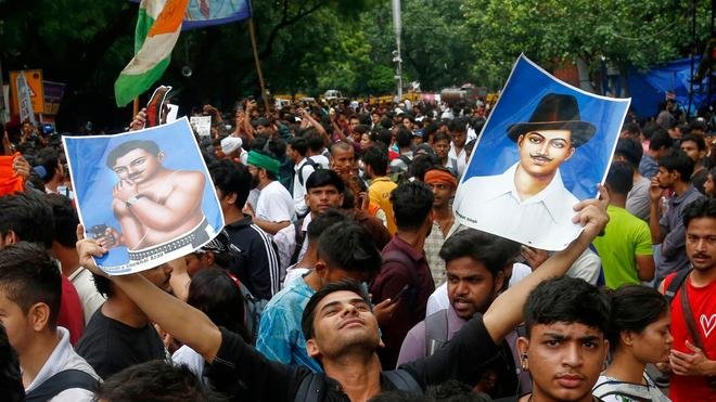 Opposition Leaders Detained After Protesting PM Residence Over Exam Leaks