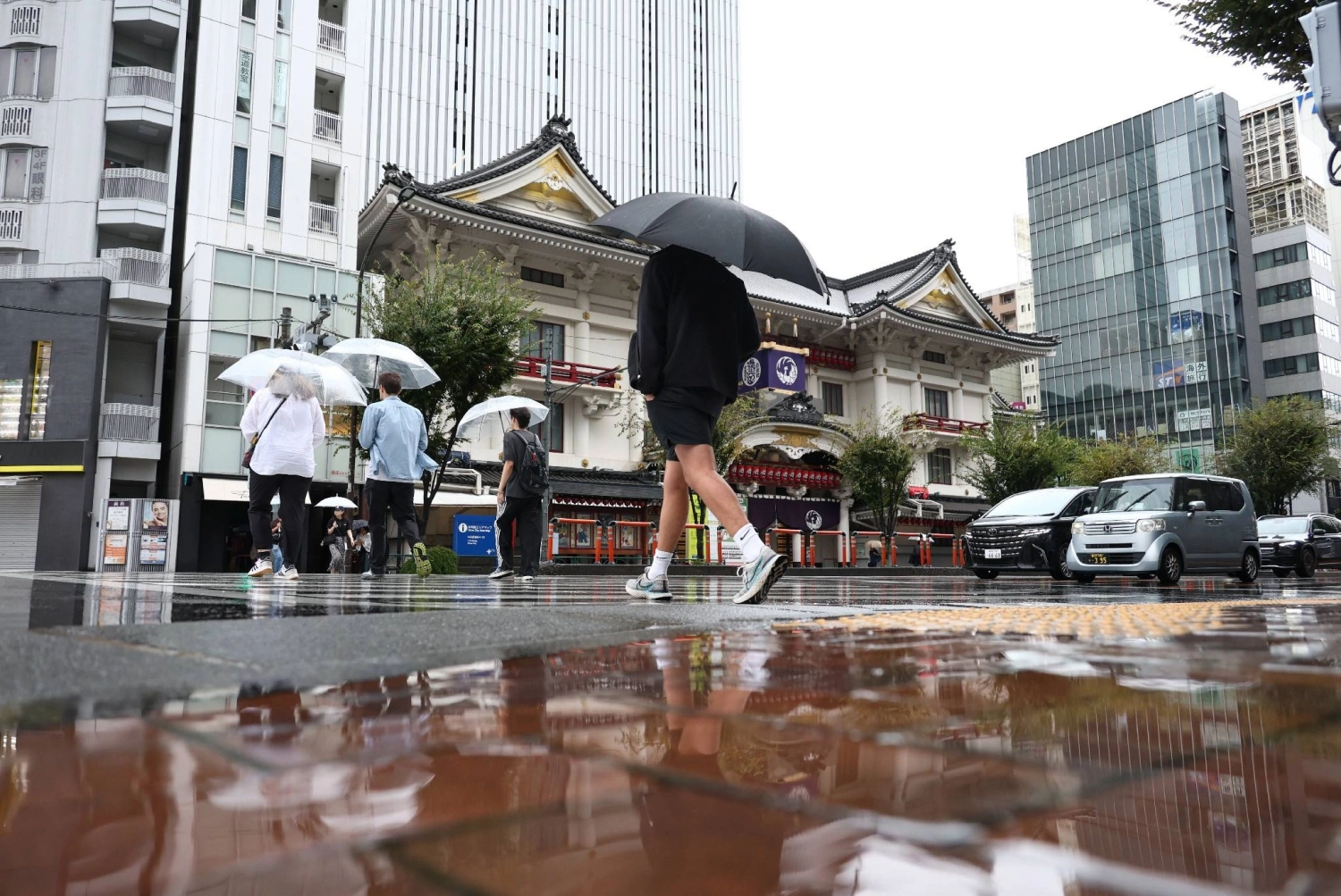 Typhoon Dujuan Approaches Japan: Massive Storm Brings Record Rains, Flight Cancellations, and High Alert to Tokyo