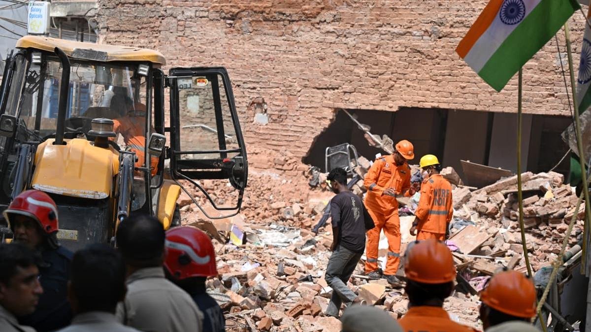 Delhi High Court Slams Authorities Over Satya Niketan Collapse, Says Government Cannot Evade Responsibility